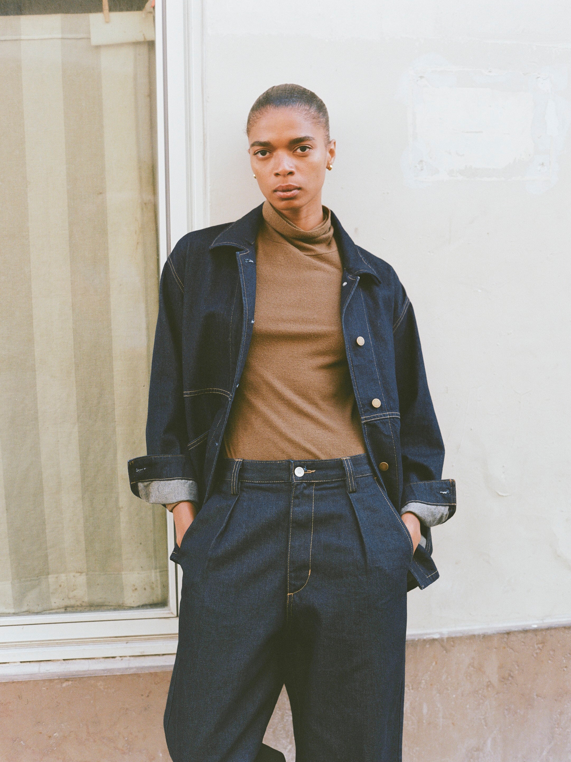 Marianne Turtleneck, Regen Silk Noil Jersey, Coffee - Image 3